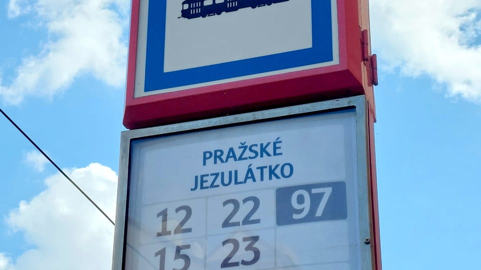 L'arrêt de tram Pražské Jezulátko | Photo: Paul-Henri Perrain, Radio Prague Int. L'arrêt de tram Pražské Jezulátko | Photo: Paul-Henri Perrain, Radio Prague Int.