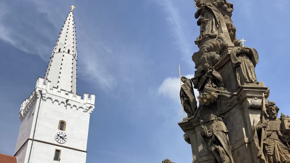 L’hôtel de ville et la colonne de la Sainte Trinité | Photo: Anna Kubišta,  Radio Prague Int.