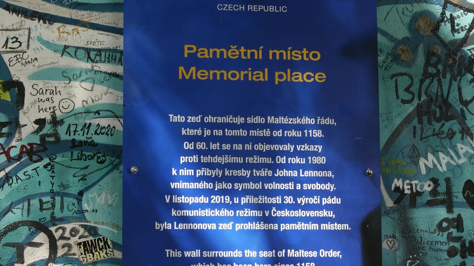 Le mur John Lennon | Photo: Zoé Samin, Radio Prague Int. Le mur John Lennon | Photo: Zoé Samin, Radio Prague Int.