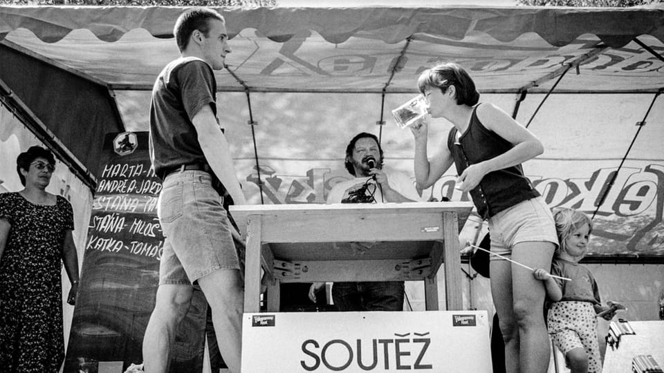 Journée de la bière de Kozel,  Velké Popovice,  1997 | Photo: Dana Kyndrová,  Exposition Devadesátky,  Leica Gallery Prague