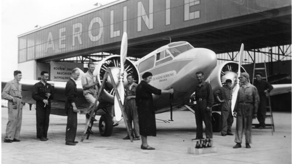 L'avion Airspeed Envoy à l’aéroport de Ruzyně | Photo: Archives de ČSA L'avion Airspeed Envoy à l’aéroport de Ruzyně | Photo: Archives de ČSA