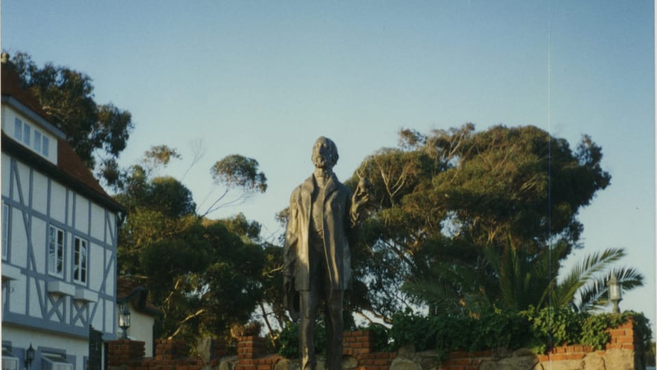 Inauguration de la statue de John Frazier | Photo: Courtesy of the Carlsbad City Library Carlsbad History Collection Inauguration de la statue de John Frazier | Photo: Courtesy of the Carlsbad City Library Carlsbad History Collection