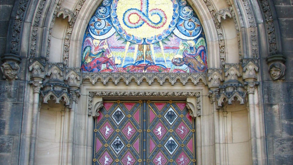 Le portail de la basilique Saint-Pierre-et-Saint-Paul, photo: Štěpánka Budková Le portail de la basilique Saint-Pierre-et-Saint-Paul, photo: Štěpánka Budková