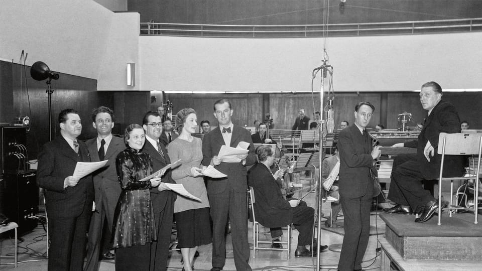 L'orchestre du Radiojournal, Otakar Jeremiáš et Bohuslav Martinů, 1937 | Photo: ČRo/SOČR L'orchestre du Radiojournal, Otakar Jeremiáš et Bohuslav Martinů, 1937 | Photo: ČRo/SOČR
