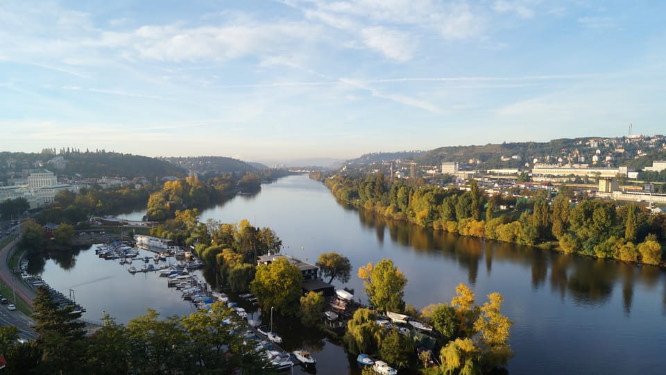 Les bastions qui s’en dégagent offrent des vues imprenables sur la rivière entre Podolí et Smíchov,  avec l’île Veslařský entre les deux berges | Photo: Miloš Turek,  Radio Prague Int.