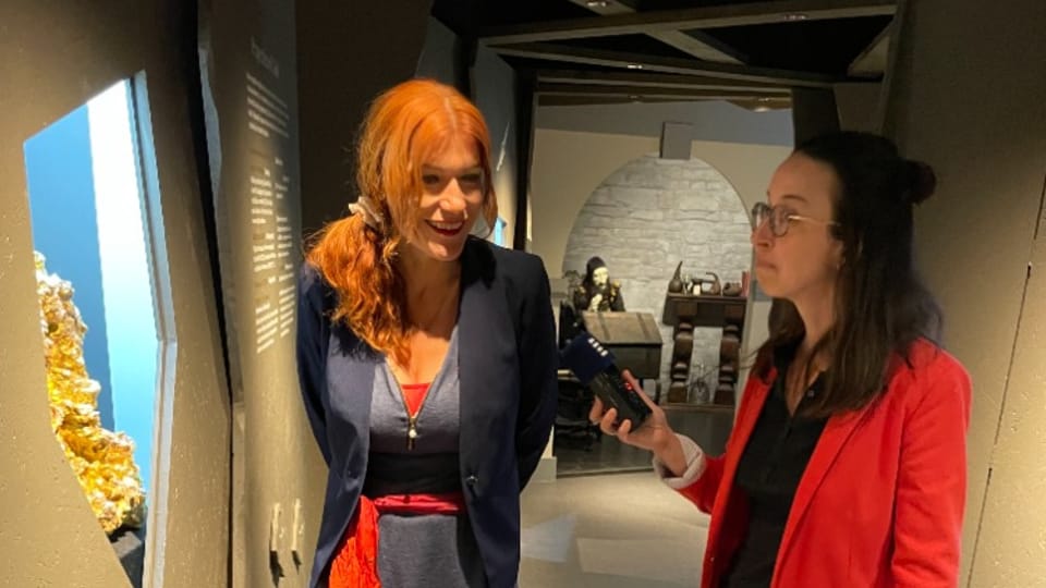 La directrice du musée régional de Jílové u Prahy, Šárka Juřinová, à l'exposition permanente Zlato | Photo: Michael Antony La directrice du musée régional de Jílové u Prahy, Šárka Juřinová, à l'exposition permanente Zlato | Photo: Michael Antony