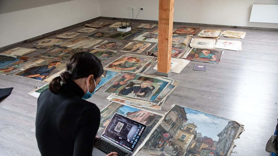 Premier examen des toiles | Photo: Dana Cabanová,  Musée juif de Prague