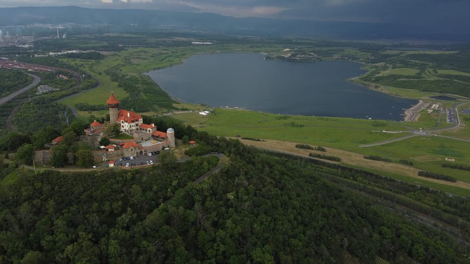 Château fort de Hněvín et le lac de Most | Photo: Vít Pohanka, Radio Prague Int. Château fort de Hněvín et le lac de Most | Photo: Vít Pohanka, Radio Prague Int.