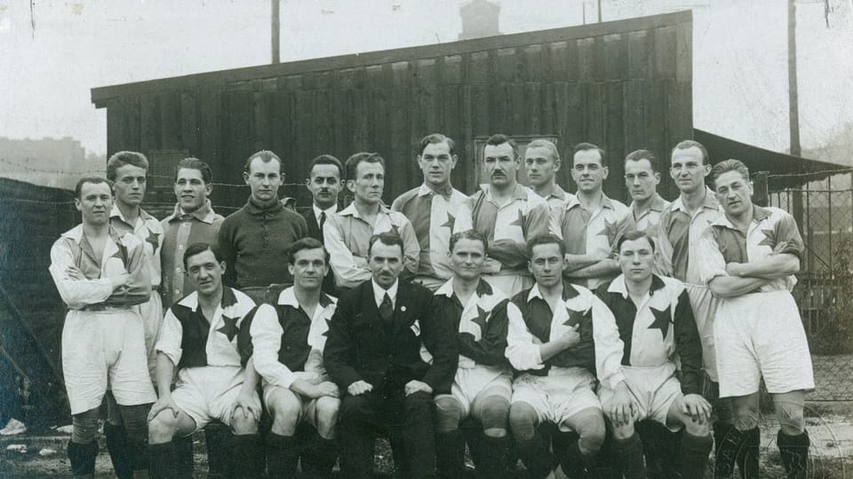 Josef Laufer avec 'son' club Slavia Prague en 1923 | Photo: e-Sbírky,  Musée national,  CC BY 4.0 DEED