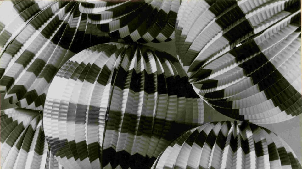 'Lampions', travaux scolaires, année scolaire 1942-1943 | Photo: Dagmar Hochová, Galerie morave de Brno 'Lampions', travaux scolaires, année scolaire 1942-1943 | Photo: Dagmar Hochová, Galerie morave de Brno