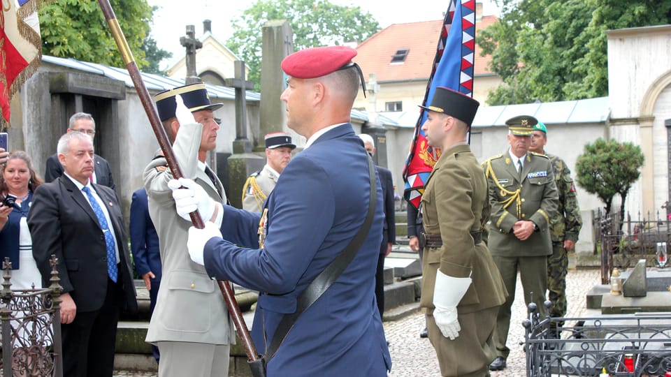 L’hommage officiel au lieutenant Ivan Španiel au cimetière de Vyšehrad | Photo: Archives de Christophe Cheneau