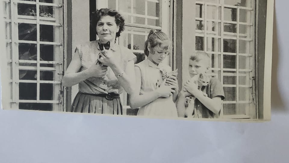 Alena Krutová avec sa mère et son frère Vladislav, vers 1966 | Photo: archives personnelles Alena Krutová avec sa mère et son frère Vladislav, vers 1966 | Photo: archives personnelles