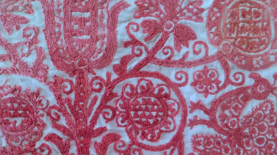 Broderie réalisée par une des anciennes élèves de Vesna | Photo: Magdalena Hrozínková, Radio Prague Int. Broderie réalisée par une des anciennes élèves de Vesna | Photo: Magdalena Hrozínková, Radio Prague Int.