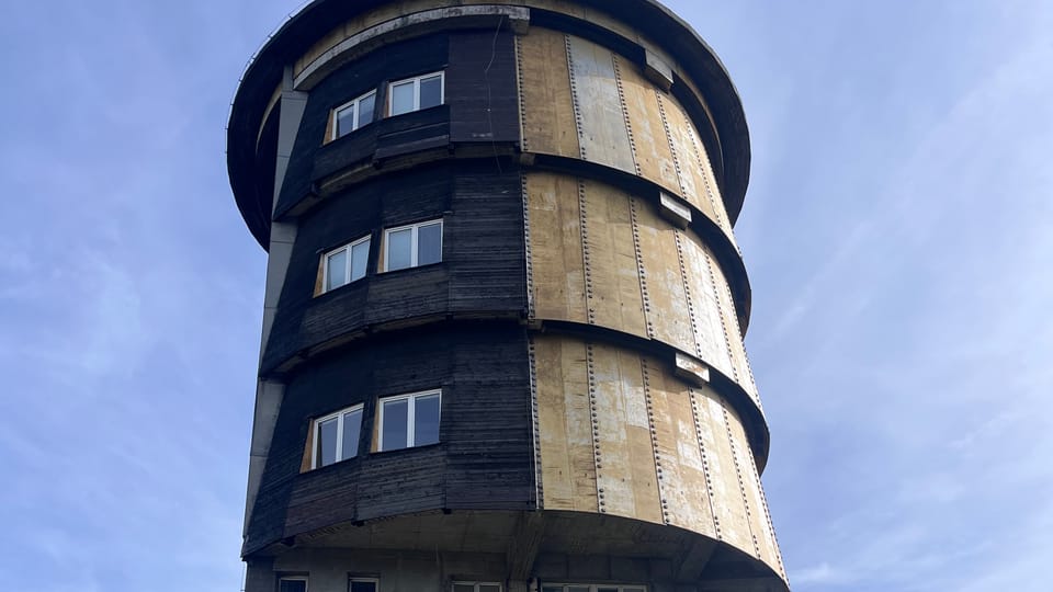 Une tour radar militaire datant de l'époque communiste | Photo: Alexis Rosenzweig,  Radio Prague Int.