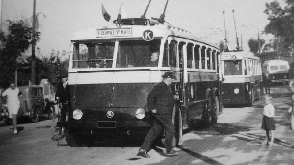  Le commencement de la circulation des trolleybus à Prague en août 1936 | Photo repro: Jan Arazim,  Miroslav Dyk,  Jindřich Šour,  Trolejbusy v pražských ulicích''