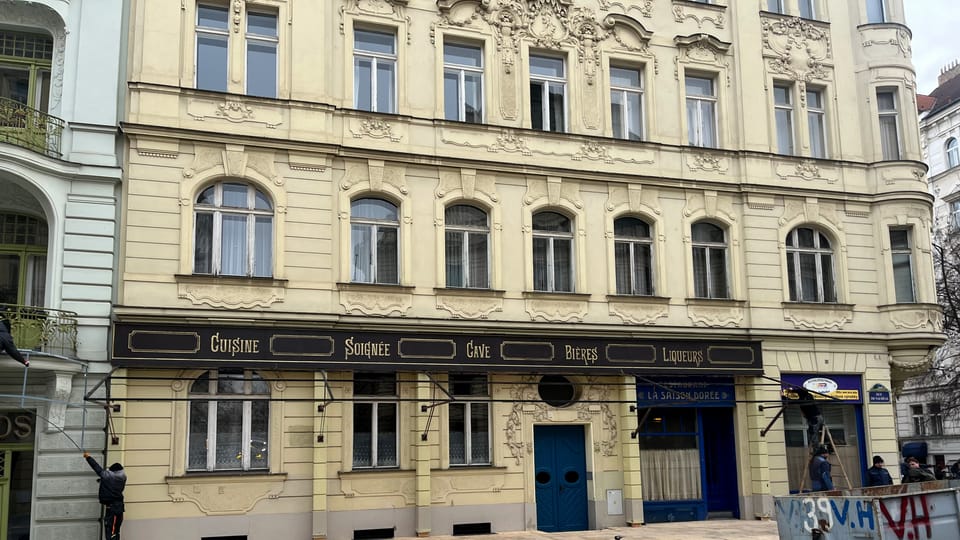 Le tournage d’une nouvelle série Netflix Le Temps de l'innocence (The Time of Innoncence), était organisé dans les rues du quartier de Vinohrady | Photo: Alexis Rosenzweig, Radio Prague Int. Le tournage d’une nouvelle série Netflix Le Temps de l'innocence (The Time of Innoncence), était organisé dans les rues du quartier de Vinohrady | Photo: Alexis Rosenzweig, Radio Prague Int.