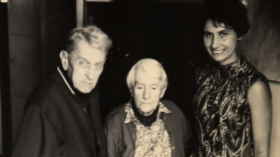 À Paris avec le peintre J. Šíma et son épouse, 1968 | Photo: Archives de Jiřina Bystrická À Paris avec le peintre J. Šíma et son épouse, 1968 | Photo: Archives de Jiřina Bystrická