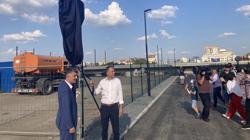 La nouvelle voie piétonne et cyclable portant le nom de Nicholas Winton a été inaugurée mardi dans le VIIe arrondissement de Prague | Photo: Alexis Rosenzweig,  Radio Prague Int.