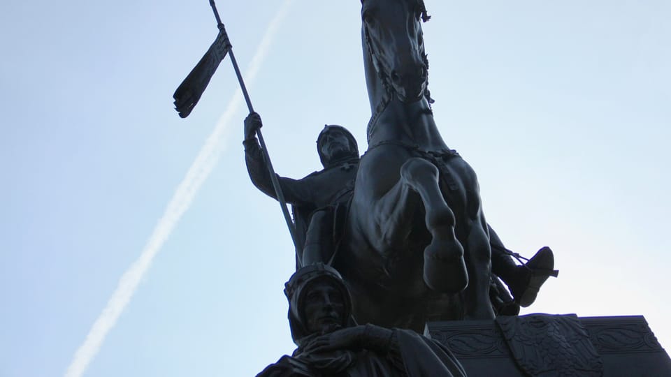 Un étalon de l’armée âgé de sept ans et nommé Ardo a servi de modèle pour la statue du cheval | Photo: Barbora Němcová, Radio Prague Int. Un étalon de l’armée âgé de sept ans et nommé Ardo a servi de modèle pour la statue du cheval | Photo: Barbora Němcová, Radio Prague Int.