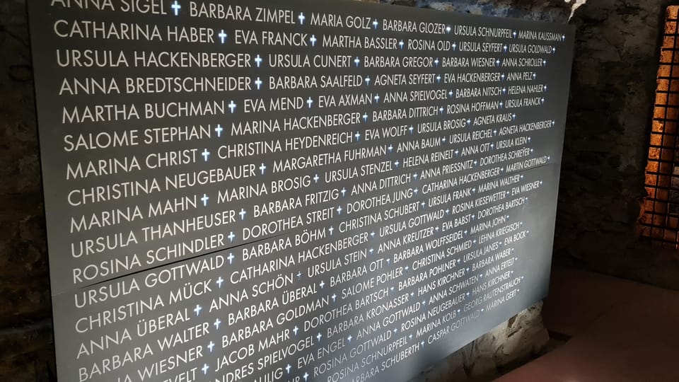 Noms des victimes des procès de sorcières à Jeseník | Photo: Jitka Mládková, Radio Prague Int. Noms des victimes des procès de sorcières à Jeseník | Photo: Jitka Mládková, Radio Prague Int.