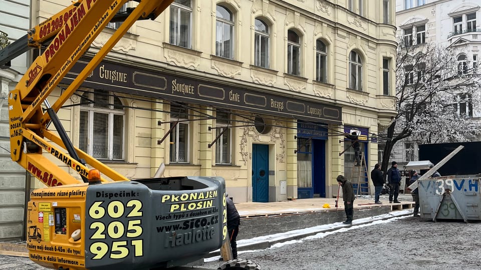 Le tournage d’une nouvelle série Netflix Le Temps de l'innocence  (The Time of Innoncence),  était organisé dans les rues du quartier de Vinohrady | Photo: Alexis Rosenzweig,  Radio Prague Int.