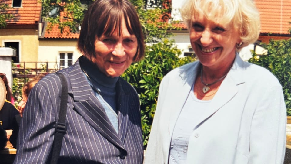 Kamila Leclerc (à droite) avec l'ancienne dissidente Dana Němcová | Photo: Archives de Kamila Leclerc Kamila Leclerc (à droite) avec l'ancienne dissidente Dana Němcová | Photo: Archives de Kamila Leclerc