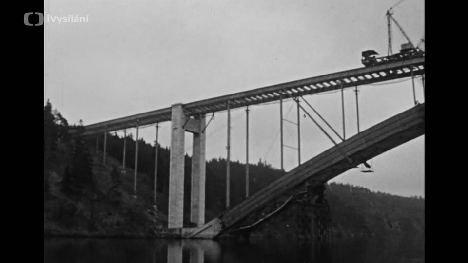 Construction du pont de Žďákov | Photo: ČT Construction du pont de Žďákov | Photo: ČT