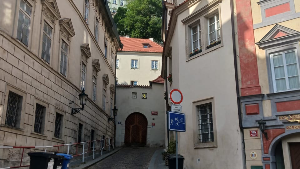 Rue Sněmovní au pied du Château | Photo: Lenka Žižková,  Radio Prague Int.