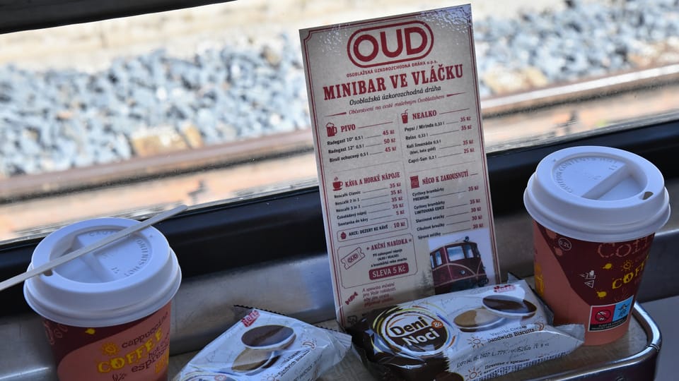 Une offre modeste,  mais agréable et rafraîchissante,  à bord des trains les plus fréquentés | Photo: Břetislav Tureček,  Radio Prague Int.