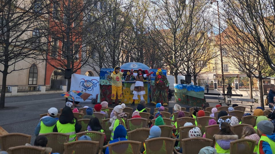 Les marchés de Pâques sur la place de la Vieille-Ville | Photo: Thomas Curtelin,  Radio Prague Int.