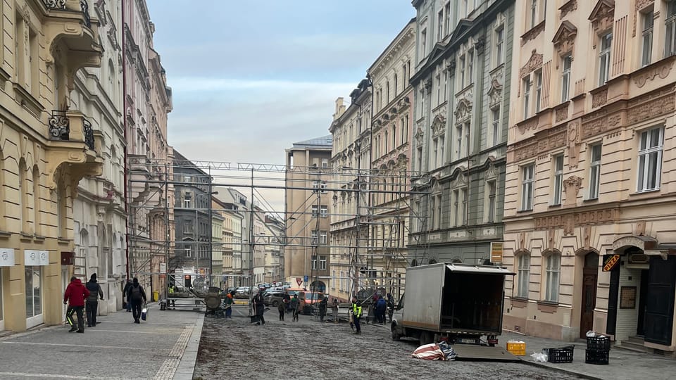 Le tournage d’une nouvelle série Netflix Le Temps de l'innocence  (The Time of Innoncence),  était organisé dans les rues du quartier de Vinohrady | Photo: Alexis Rosenzweig,  Radio Prague Int.
