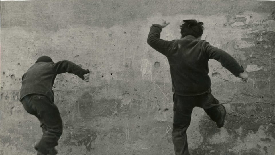 'Contre le mur', cycle Enfants, 1960 | Photo: Dagmar Hochová, Galerie morave de Brno 'Contre le mur', cycle Enfants, 1960 | Photo: Dagmar Hochová, Galerie morave de Brno