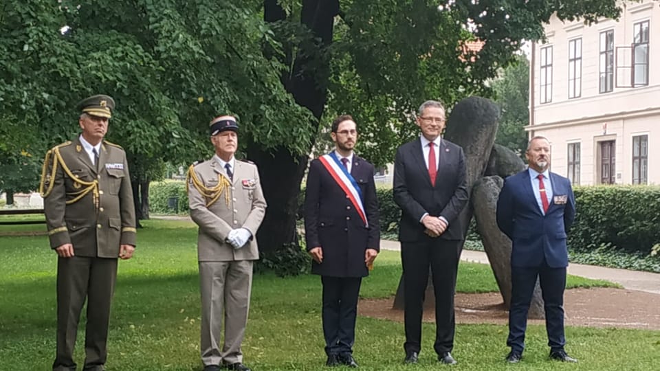 L’hommage officiel au lieutenant Ivan Španiel au cimetière de Vyšehrad | Photo: Archives de Christophe Cheneau L’hommage officiel au lieutenant Ivan Španiel au cimetière de Vyšehrad | Photo: Archives de Christophe Cheneau
