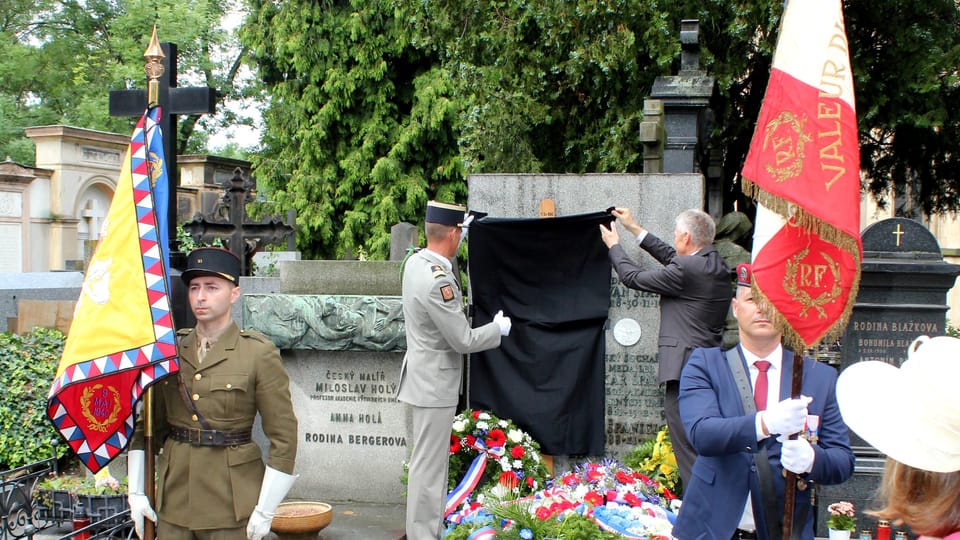 L’hommage officiel au lieutenant Ivan Španiel au cimetière de Vyšehrad | Photo: Archives de Christophe Cheneau