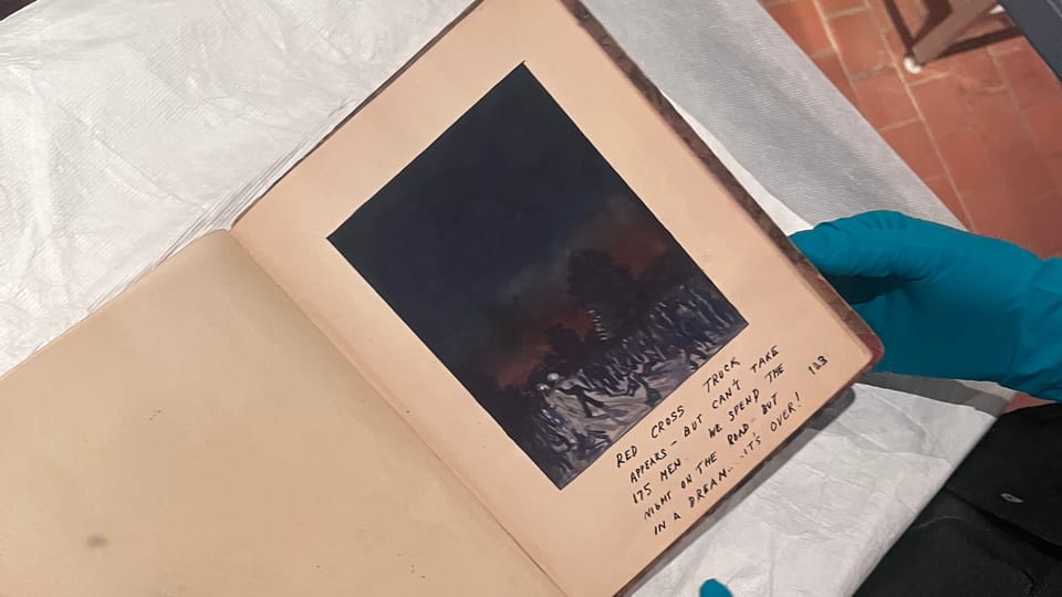 L’album composé de 127 aquarelles,  dessins et textes réalisés par Alfred Kantor | Photo: Alexis Rosenzweig,  Radio Prague Int.