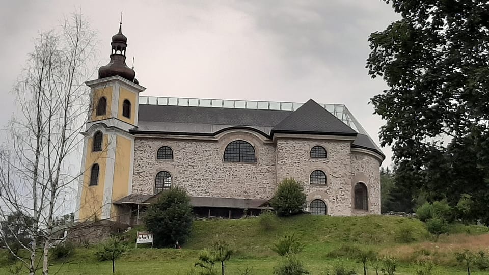L'église en pierre de l'Assomption de la Vierge Marie, photo: Lenka Žižková L'église en pierre de l'Assomption de la Vierge Marie, photo: Lenka Žižková