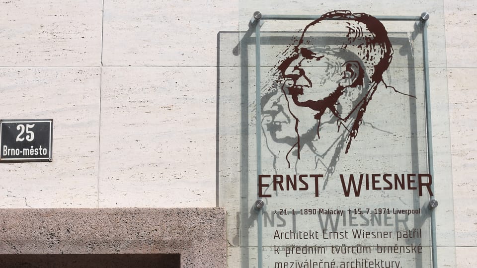 Plaque commémorative à l’architecte Ernst Wiesner | Photo: Ludmila Opltová, ČRo Plaque commémorative à l’architecte Ernst Wiesner | Photo: Ludmila Opltová, ČRo