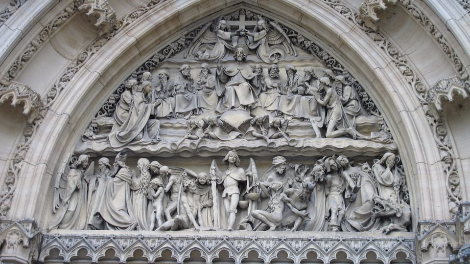 Le portail de la basilique Saint-Pierre-et-Saint-Paul, photo: Kristýna Maková Le portail de la basilique Saint-Pierre-et-Saint-Paul, photo: Kristýna Maková