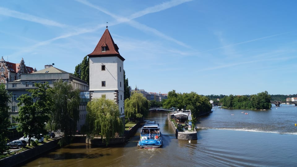 Le château d'eau de Malá Strana se trouve sur la plus petite île de Prague. Une troupe de scouts dirigée par l'écrivain Jaroslav Foglar avait son club à l'intérieur avant et juste après la Seconde Guerre mondiale. | Photo: Miloš Turek,  Radio Prague Int.