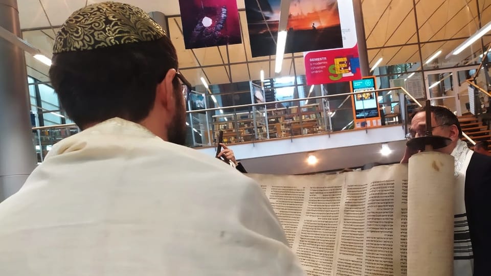 Le rare rouleau de la Torah à Liberec | Photo: Jana Pavlíčková, ČRo Le rare rouleau de la Torah à Liberec | Photo: Jana Pavlíčková, ČRo