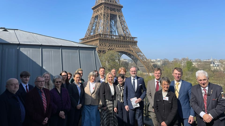 Réunion des association franco-tchèques à l'Ambassade tchèque à Paris.jpg | Photo: Archives de Věra Fichant
