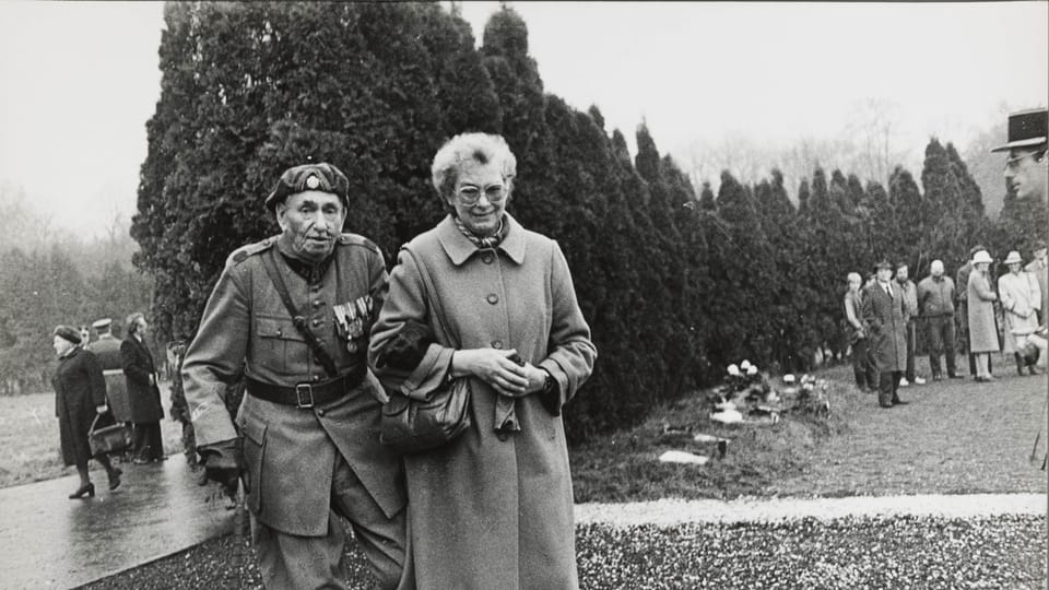 'Cimetière d'Olšany',  cycle Légionnaires,  1984 | Photo: Dagmar Hochová,  Galerie morave de Brno