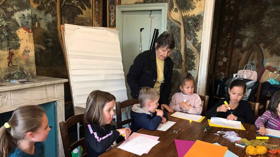 Věra donne des cours de tchèque à la Školička | Photo: Archives de Věra Fichant