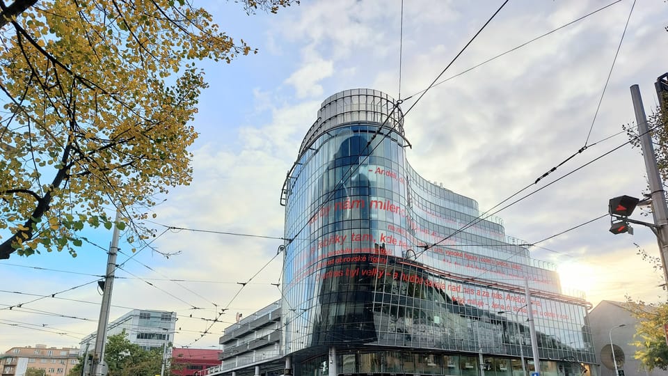 L’édifice ‘Zlatý Anděl’  (ange doré) à Prague - Smíchov | Photo: Paul-Henri Perrain,  Radio Prague Int.