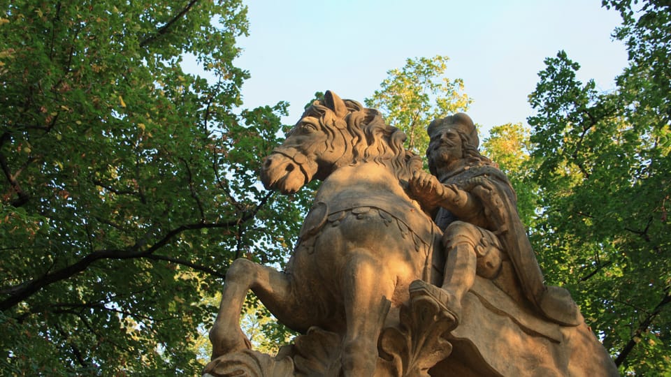 Il s’agit d’une des trois représentations de saint Venceslas à Prague que l’on doit au sculpteur Jan Jiří Bendl | Photo: Barbora Němcová, Radio Prague Int. Il s’agit d’une des trois représentations de saint Venceslas à Prague que l’on doit au sculpteur Jan Jiří Bendl | Photo: Barbora Němcová, Radio Prague Int.
