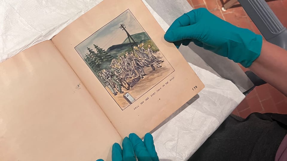 L’album composé de 127 aquarelles, dessins et textes réalisés par Alfred Kantor | Photo: Alexis Rosenzweig, Radio Prague Int. L’album composé de 127 aquarelles, dessins et textes réalisés par Alfred Kantor | Photo: Alexis Rosenzweig, Radio Prague Int.