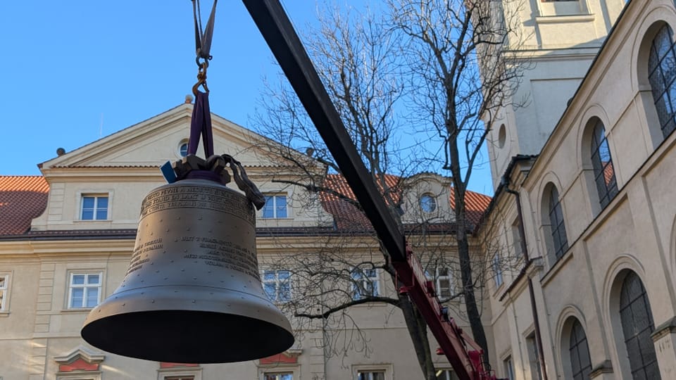 La cloche 'Liberty Bell' a été installée dans la tour de l’église Saint-Sauveur | Photo: Magdalena Hrozínková, Radio Prague Int. La cloche 'Liberty Bell' a été installée dans la tour de l’église Saint-Sauveur | Photo: Magdalena Hrozínková, Radio Prague Int.