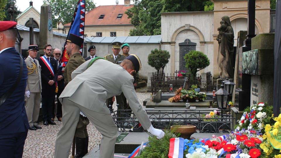 L’hommage officiel au lieutenant Ivan Španiel au cimetière de Vyšehrad | Photo: Archives de Christophe Cheneau