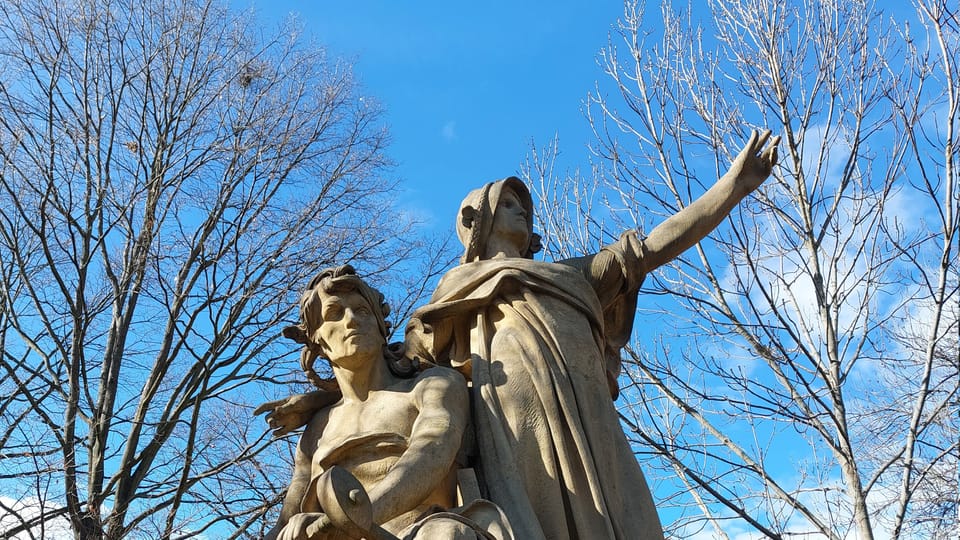 La statue de Přemysl et Libuše à Vyšehrad | Photo: Paul-Henri Perrain, Radio Prague Int. La statue de Přemysl et Libuše à Vyšehrad | Photo: Paul-Henri Perrain, Radio Prague Int.