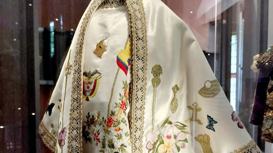 Une robe offerte originaire de Colombie | Photo: Paul-Henri Perrain, Radio Prague Int. Une robe offerte originaire de Colombie | Photo: Paul-Henri Perrain, Radio Prague Int.